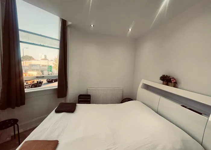 Y2 Guest House London